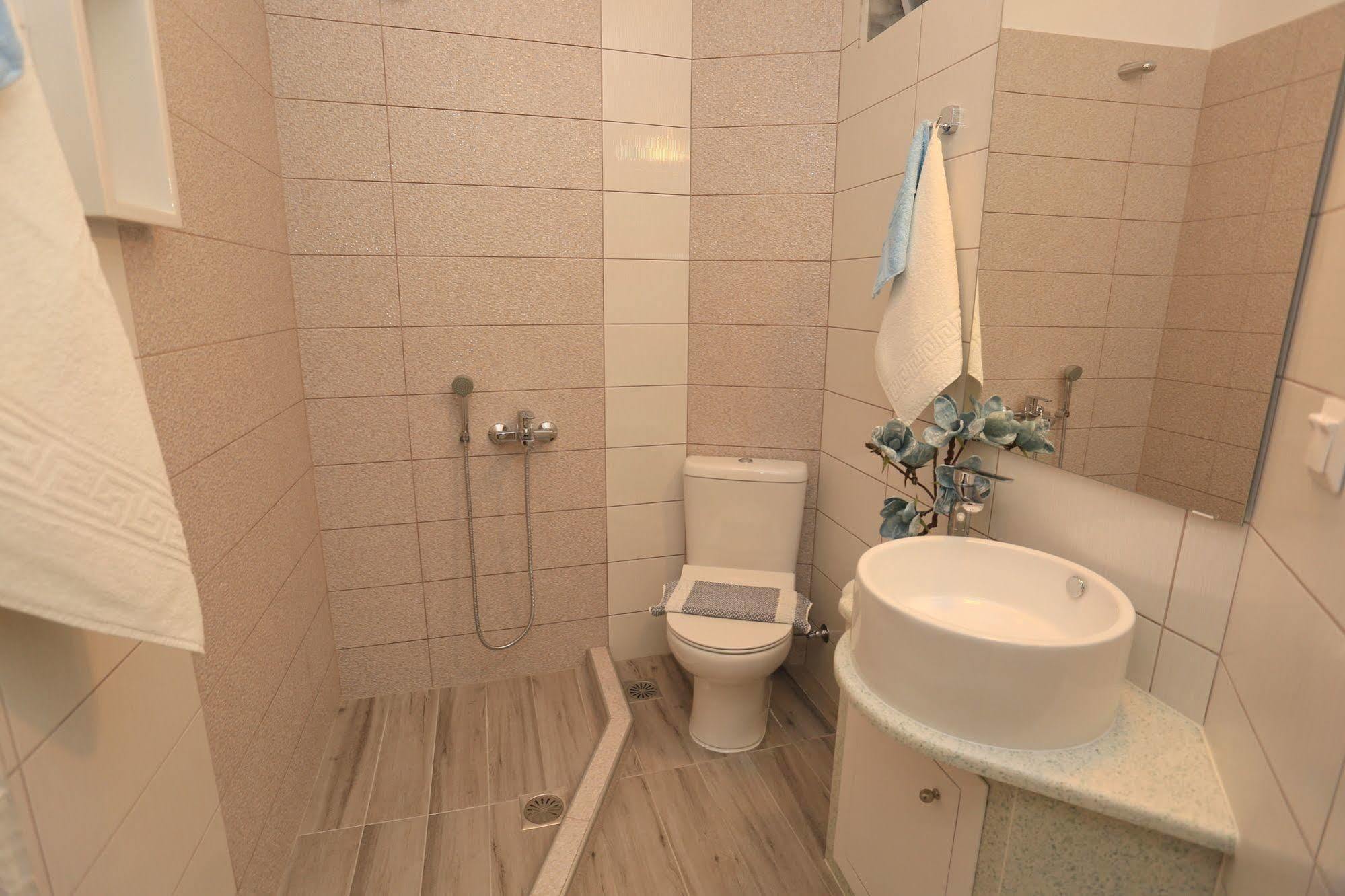 Hotel Apartment Kastoria Hanioti Exteriör bild